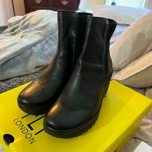 Fly London barely worn size 8 black